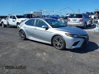 2020 Toyota Camry SE z VIN 4T1M11AK7LU993039, wystawiony jako IAAI lot #41492895 z przebiegiem 32 498 mil mil oraz . Historia ofert i sprzedaży dostępna na DreamBid. Obrazek 1.