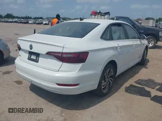 2020 Volkswagen Jetta SEL with VIN 3VWE57BU5LM101498, listed as a IAAI auction lot 42298171 with 28,597 mi miles and . Bid and sale history available at DreamBid. Image 4.