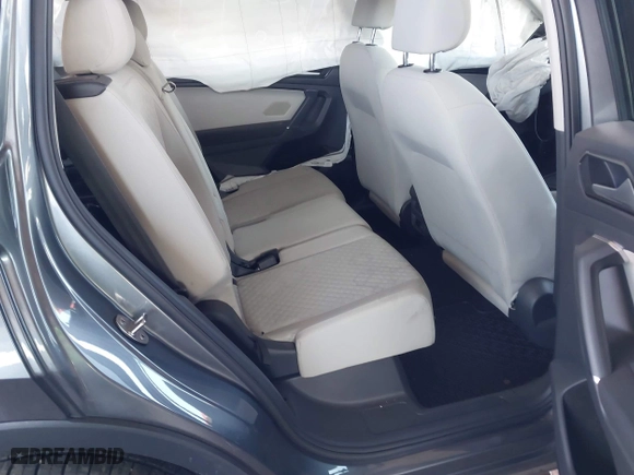 2018 Volkswagen Tiguan S with VIN 3VV1B7AX6JM024225, listed as a IAAI auction lot 41751253 with 53,317 mi miles. Bid and sale history available at carsss.com. Image 8.