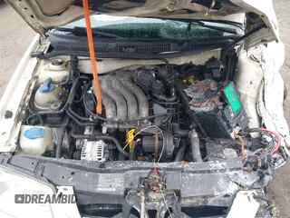 2000 Volkswagen Jetta z VIN 3VWSC29M4YM115496, wystawiony jako IAAI lot #41912780 z przebiegiem 200 439 mil mil oraz . Historia ofert i sprzedaży dostępna na DreamBid. Obrazek 10.