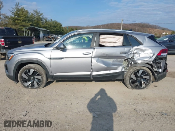2024 Volkswagen Atlas SE with VIN 1V2KE2CA4RC223498, listed as a IAAI auction lot 41762422 with 15,618 mi miles and . Bid and sale history available at DreamBid. Image 15.