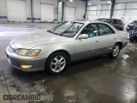 2001 Lexus ES 300 with VIN JT8BF28GX10342284, listed as a Copart auction lot 50075685 with 208,211 mi miles and Salvage Title. Bid and sale history available at DreamBid. Image 1.