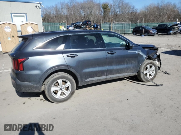2022 Kia Sorento LX z VIN 5XYRGDLC3NG159872, wystawiony jako Copart lot #47370805 z przebiegiem 21 328 mil mil oraz Szkoda całkowita • Salvage title. Historia ofert i sprzedaży dostępna na DreamBid. Obrazek 3.