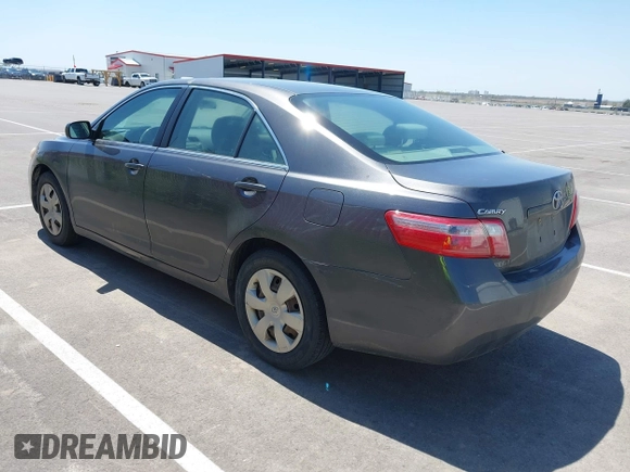 2008 Toyota Camry LE z VIN 4T4BE46K88R013921, wystawiony jako IAAI lot #42198695 z przebiegiem 148 370 mil mil oraz . Historia ofert i sprzedaży dostępna na DreamBid. Obrazek 3.