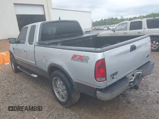 2003 Ford F-150 XL z VIN 1FTRX18W43NA38176, wystawiony jako IAAI lot #42165454 z przebiegiem Nie podano mil oraz . Historia ofert i sprzedaży dostępna na DreamBid. Obrazek 3.