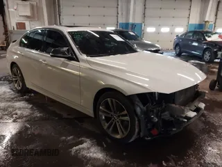 2013 BMW 3 Series 328i xDrive z VIN WBA3B3C56DF145849, wystawiony jako IAAI lot #41376480 z przebiegiem 126 228 mil mil oraz . Historia ofert i sprzedaży dostępna na DreamBid. Obrazek 1.
