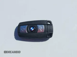 2011 BMW 3 Series 328i z VIN WBAKE3C55BE557511, wystawiony jako IAAI lot #42276665 z przebiegiem Nie podano mil oraz . Historia ofert i sprzedaży dostępna na DreamBid. Obrazek 11.