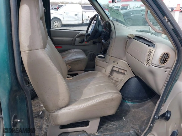 1999 Chevrolet Astro Cargo Van with VIN 1GCDM19W9XB165286, listed as a IAAI auction lot 41813020 with 280,716 mi miles. Bid and sale history available at carsss.com. Image 5.
