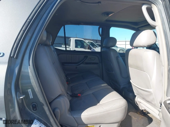 2004 Toyota Sequoia Limited with VIN 5TDZT38A84S214590, listed as a IAAI auction lot 41432564 with 292,899 mi miles. Bid and sale history available at carsss.com. Image 8.