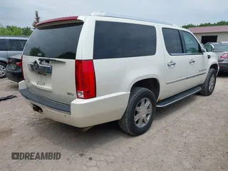 2007 Cadillac Escalade ESV z VIN 1GYFK66817R292648, wystawiony jako IAAI lot #42501972 z przebiegiem 227 580 mil mil oraz . Historia ofert i sprzedaży dostępna na DreamBid. Obrazek 4.