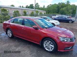 2018 Volkswagen Passat SE z VIN 1VWBA7A3XJC019725, wystawiony jako IAAI lot #42008724 z przebiegiem 78 039 mil mil oraz . Historia ofert i sprzedaży dostępna na DreamBid. Obrazek 1.