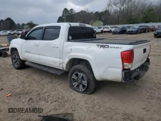 2017 Toyota Tacoma SR5 z VIN 3TMAZ5CN1HM047528, wystawiony jako Copart lot #49260315 z przebiegiem 78 361 mil mil oraz Szkody całkowita. Historia ofert i sprzedaży dostępna na DreamBid. Obrazek 2.