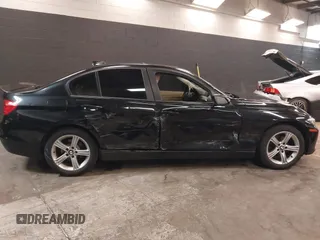 2015 BMW 3 Series 328i xDrive с VIN WBA3B5G55FNS13718, выставлен на аукционе IAAI как лот 42264153 с пробегом 180 428 миль миль и . История ставок и продаж доступна на DreamBid. Изображение 13.