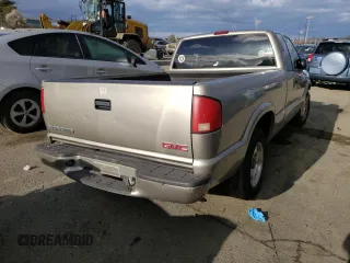 2001 GMC Sonoma SLS w/1SG Pkg with VIN 1GTCS19W318106014, listed as a Copart auction lot 42437444 with 152,169 mi miles and Salvage Title. Bid and sale history available at carsss.com. Image 3.