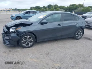 2021 Kia Forte FE z VIN 3KPF24AD0ME312622, wystawiony jako IAAI lot #41329338 z przebiegiem 29 722 mil mil oraz . Historia ofert i sprzedaży dostępna na DreamBid. Obrazek 17.
