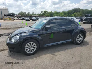 2015 Volkswagen Beetle Fleet Edition z VIN 3VWF17ATXFM645590, wystawiony jako Copart lot #58234745 z przebiegiem 128 469 mil mil oraz Szkoda całkowita • Salvage title. Historia ofert i sprzedaży dostępna na DreamBid. Obrazek 1.