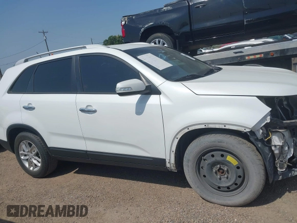 2015 Kia Sorento LX with VIN 5XYKT4A65FG659155, listed as a IAAI auction lot 41968018 with 138,704 mi miles. Bid and sale history available at carsss.com. Image 13.