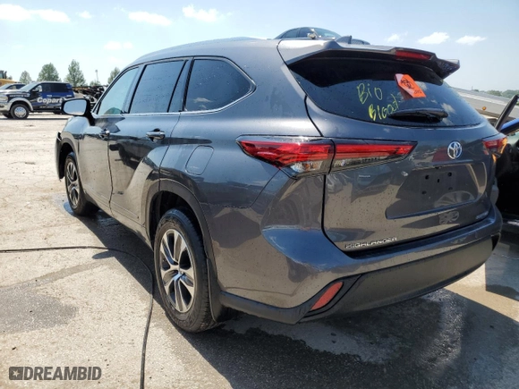 2021 Toyota Highlander XLE with VIN 5TDHZRBH1MS156146, listed as a Copart auction lot 55847724 with 0 mi miles and Salvage Title. Bid and sale history available at carsss.com. Image 2.