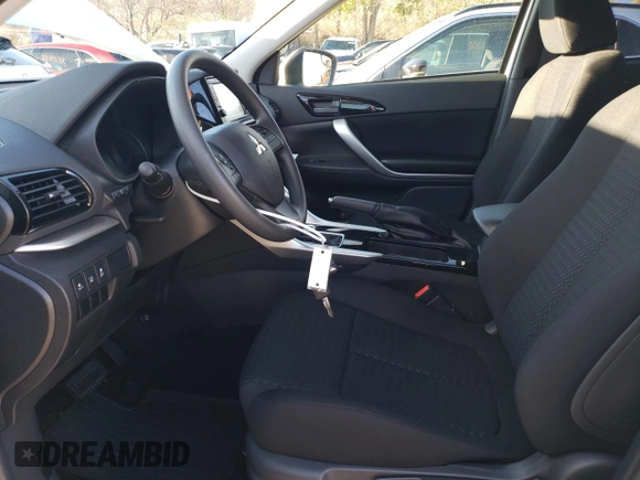 2024 Mitsubishi Eclipse Cross ES z VIN JA4ATUAA0RZ067663, wystawiony jako Copart lot #80663844 z przebiegiem 4 mil mil oraz Szkoda całkowita • Salvage title. Historia ofert i sprzedaży dostępna na DreamBid. Obrazek 7.