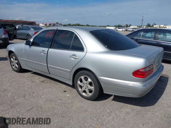 2002 Mercedes-Benz E-Class with VIN WDBJF82J02X070968, listed as a IAAI auction lot 41352216 with 91,704 mi miles. Bid and sale history available at carsss.com. Image 3.