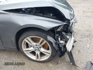 2018 BMW 3 Series 340i xDrive z VIN WBA8B7C52JA576565, wystawiony jako IAAI lot #42187346 z przebiegiem 59 429 mil mil oraz . Historia ofert i sprzedaży dostępna na DreamBid. Obrazek 19.