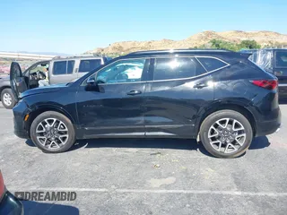 2024 Chevrolet Blazer RS z VIN 3GNKBERS0RS155598, wystawiony jako IAAI lot #39970423 z przebiegiem 15 171 mil mil oraz . Historia ofert i sprzedaży dostępna na DreamBid. Obrazek 14.