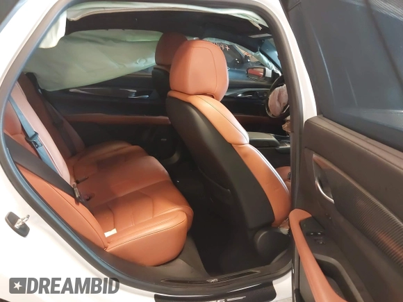 2017 Cadillac CT6 Luxury AWD z VIN 1G6KD5RS9HU203376, wystawiony jako IAAI lot #42181002 z przebiegiem Nie podano mil oraz . Historia ofert i sprzedaży dostępna na DreamBid. Obrazek 8.