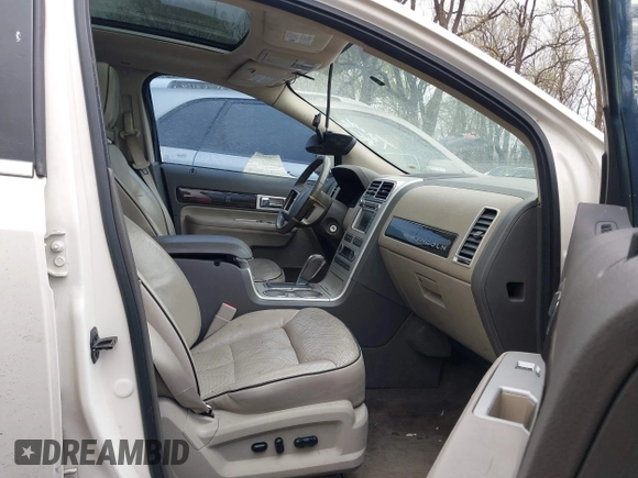 2008 Lincoln MKX with VIN 2LMDU88C08BJ12939, listed as a IAAI auction lot 41946108 with 222,183 mi miles and . Bid and sale history available at DreamBid. Image 5.