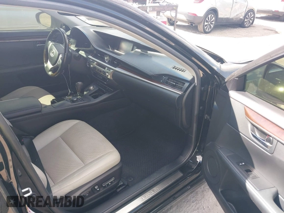 2014 Lexus ES 330 with VIN JTHBK1GG2E2147720, listed as a IAAI auction lot 41543952 with 110,580 mi miles and . Bid and sale history available at carsss.com. Image 5.