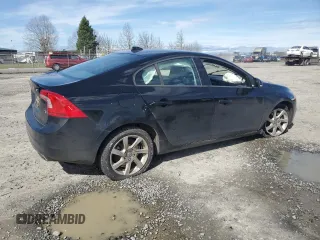 2014 Volvo S60 T5 z VIN YV1612FS0E2295344, wystawiony jako Copart lot #50101125 z przebiegiem 75 959 mil mil oraz Szkody całkowita. Historia ofert i sprzedaży dostępna na DreamBid. Obrazek 3.