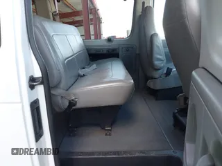 2005 Ford Econoline Passenger XL with VIN 1FBNE31L45HB23735, listed as a IAAI auction lot 41700427 with 241,456 mi miles. Bid and sale history available at carsss.com. Image 8.