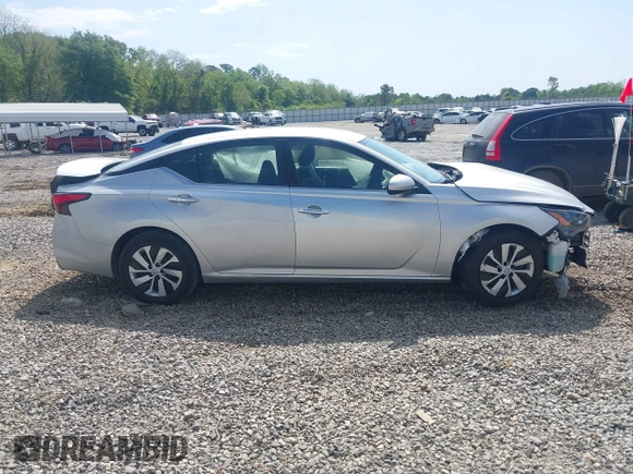 2022 Nissan Altima S z VIN 1N4BL4BV0NN302100, wystawiony jako IAAI lot #42020090 z przebiegiem 70 961 mil mil oraz . Historia ofert i sprzedaży dostępna na DreamBid. Obrazek 14.