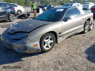 2000 Pontiac Firebird with VIN 2G2FS22K0Y2112410, listed as a IAAI auction lot 41676541 with 129,857 mi miles. Bid and sale history available at carsss.com. Image 2.