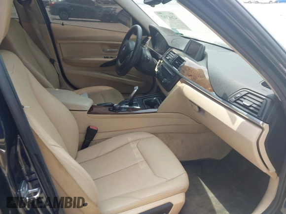 2015 BMW 3 Series 328i xDrive с VIN WBA3B5C54FF961859, выставлен на аукционе IAAI как лот 42647467 с пробегом Не указан миль и . История ставок и продаж доступна на DreamBid. Изображение 5.