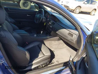 2013 BMW M3 z VIN WBSKG9C50DJ594307, wystawiony jako IAAI lot #41702669 z przebiegiem 80 609 mil mil oraz . Historia ofert i sprzedaży dostępna na DreamBid. Obrazek 5.