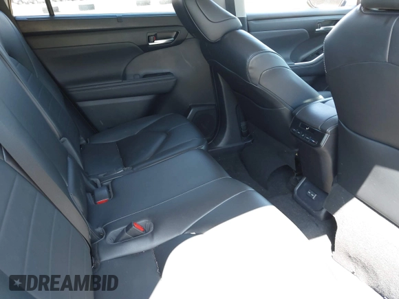 2023 Toyota Highlander L z VIN 5TDKDRBH2PS018091, wystawiony jako IAAI lot #42060302 z przebiegiem 26 267 mil mil oraz . Historia ofert i sprzedaży dostępna na DreamBid. Obrazek 8.