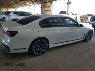 2020 BMW 7 Series 740i with VIN WBA7T2C09LGL18088, listed as a Copart auction lot 39695183 with 27,240 mi miles. Bid and sale history available at carsss.com. Image 3.