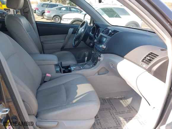 2009 Toyota Highlander Sport with VIN JTEES43A192142513, listed as a IAAI auction lot 41431214 with 107,665 mi miles. Bid and sale history available at carsss.com. Image 5.
