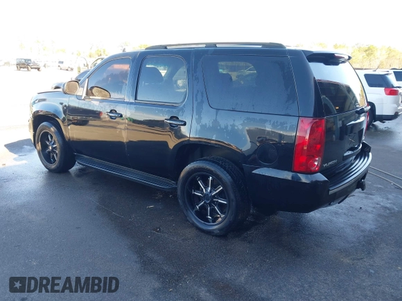 2008 GMC Yukon SLT w/4SB with VIN 1GKFC13JX8R208328, listed as a IAAI auction lot 41436830 with 271,681 mi miles. Bid and sale history available at carsss.com. Image 3.
