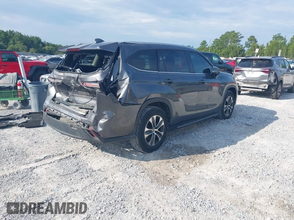 2021 Toyota Highlander XLE with VIN 5TDGZRAH4MS532366, listed as a IAAI auction lot 42603712 with 128,861 mi miles and . Bid and sale history available at DreamBid. Image 4.
