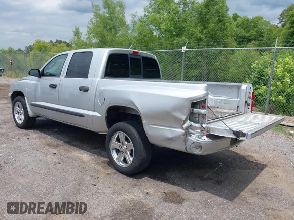 2007 Dodge Dakota SLT z VIN 1D7HE48K27S127788, wystawiony jako IAAI lot #42311626 z przebiegiem 357 130 mil mil oraz . Historia ofert i sprzedaży dostępna na DreamBid. Obrazek 3.