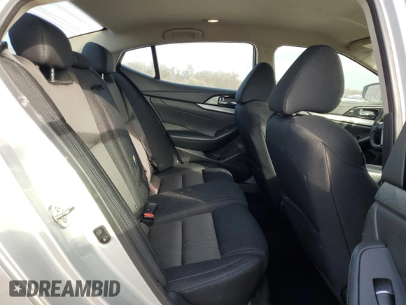 2017 Nissan Maxima SV with VIN 1N4AA6AP2HC379857, listed as a Copart auction lot 84594564 with 121,408 mi miles and Salvage Title. Bid and sale history available at carsss.com. Image 10.