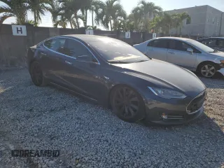2014 Tesla Model S P85D with VIN 5YJSA1H28EFP66441, listed as a Copart auction lot 43846415 with 93,376 mi miles and Clean Title. Bid and sale history available at DreamBid. Image 4.