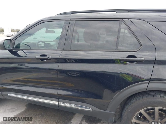 2020 Ford Explorer XLT with VIN 1FMSK7DHXLGB92921, listed as a IAAI auction lot 41554060 with 82,680 mi miles. Bid and sale history available at carsss.com. Image 14.