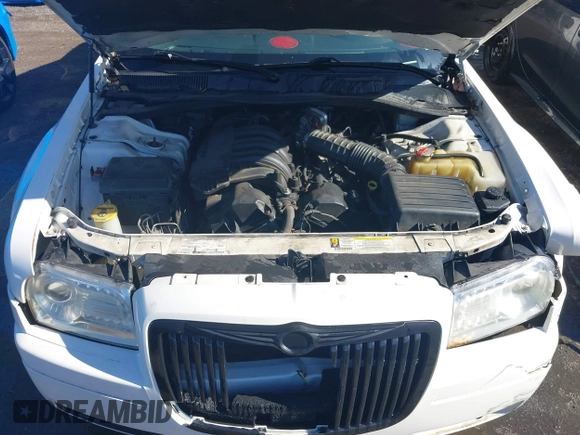2008 Chrysler 300 LX with VIN 2C3KA43R58H155212, listed as a IAAI auction lot 41812362 with 195,184 mi miles. Bid and sale history available at carsss.com. Image 10.