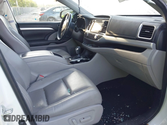 2018 Toyota Highlander SE with VIN 5TDKZRFH6JS534716, listed as a IAAI auction lot 42554743 with 154,636 mi miles and . Bid and sale history available at DreamBid. Image 5.