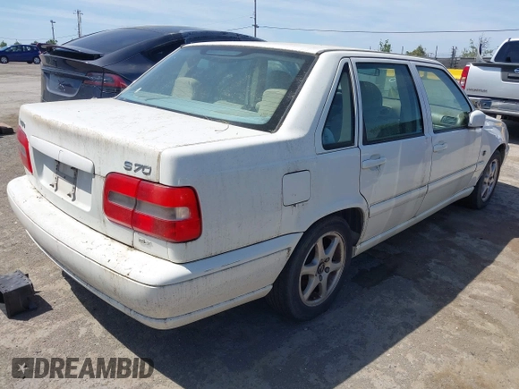 1999 Volvo S70 z VIN YV1LS56D8X1565934, wystawiony jako IAAI lot #42181658 z przebiegiem 172 783 mil mil oraz . Historia ofert i sprzedaży dostępna na DreamBid. Obrazek 4.