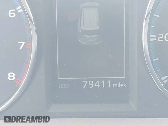 2016 Toyota RAV4 XLE z VIN JTMRFREV6GJ101367, wystawiony jako IAAI lot #42434491 z przebiegiem 79 411 mil mil oraz . Historia ofert i sprzedaży dostępna na DreamBid. Obrazek 16.