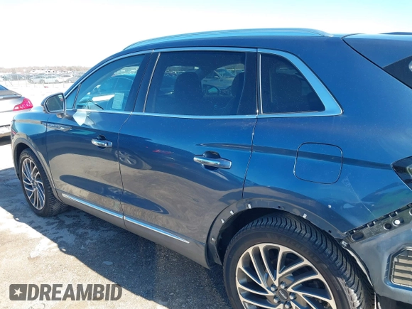 2019 Lincoln Nautilus Reserve with VIN 2LMPJ6LP3KBL51283, listed as a IAAI auction lot 41204810 with 91,184 mi miles and . Bid and sale history available at DreamBid. Image 15.