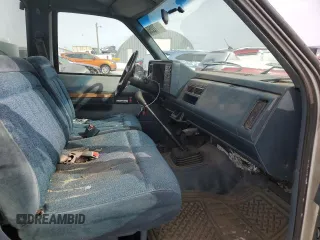 1994 GMC Sierra 3500 z VIN 1GTGC34K0RE552892, wystawiony jako Copart lot #45672255 z przebiegiem 379 943 mil mil oraz Szkoda całkowita • Salvage title. Historia ofert i sprzedaży dostępna na DreamBid. Obrazek 10.
